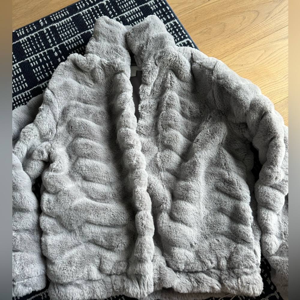 Zelle women’s furry coat size small